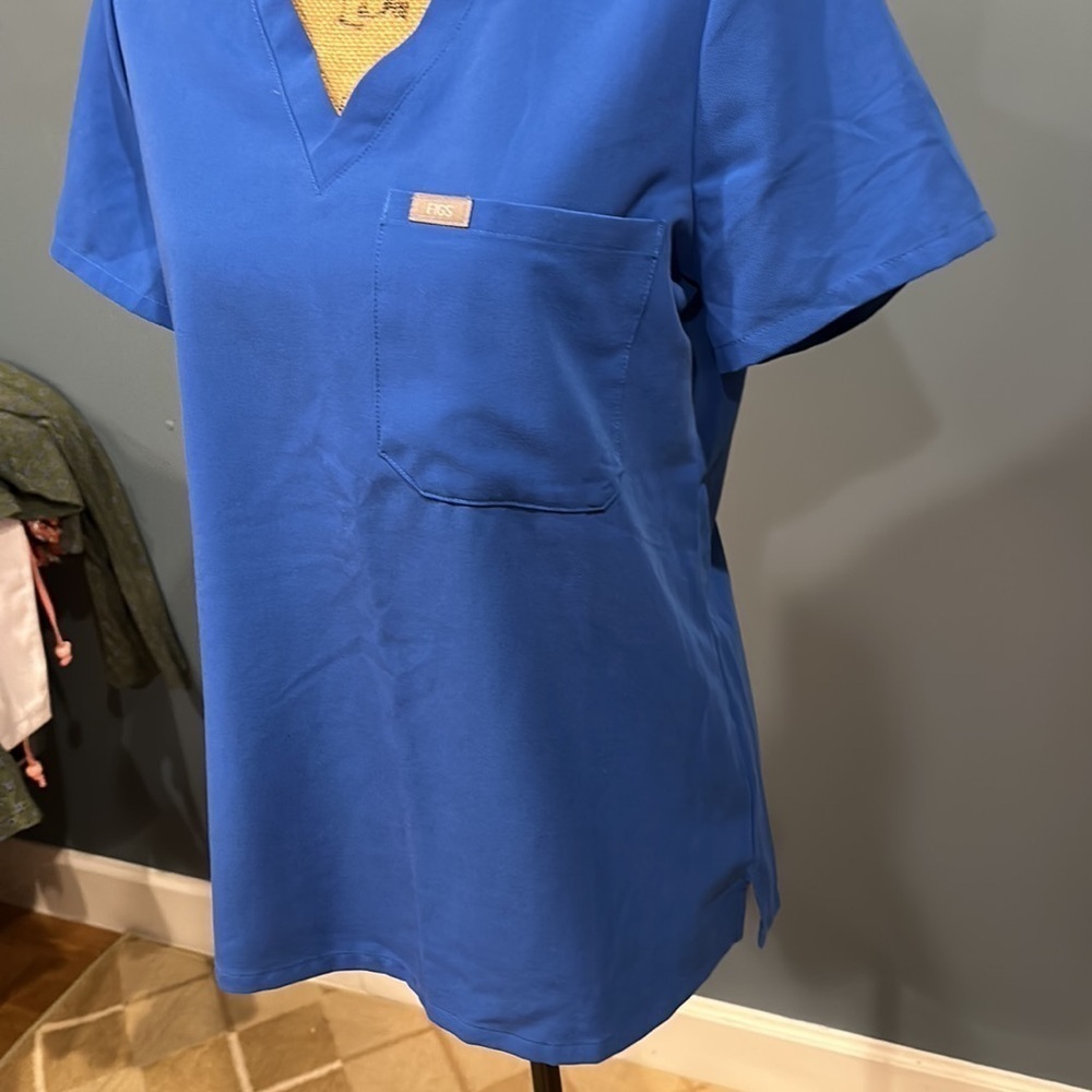 EUC Figs technical collection scrub top size small women’s - Picture 3 of 8